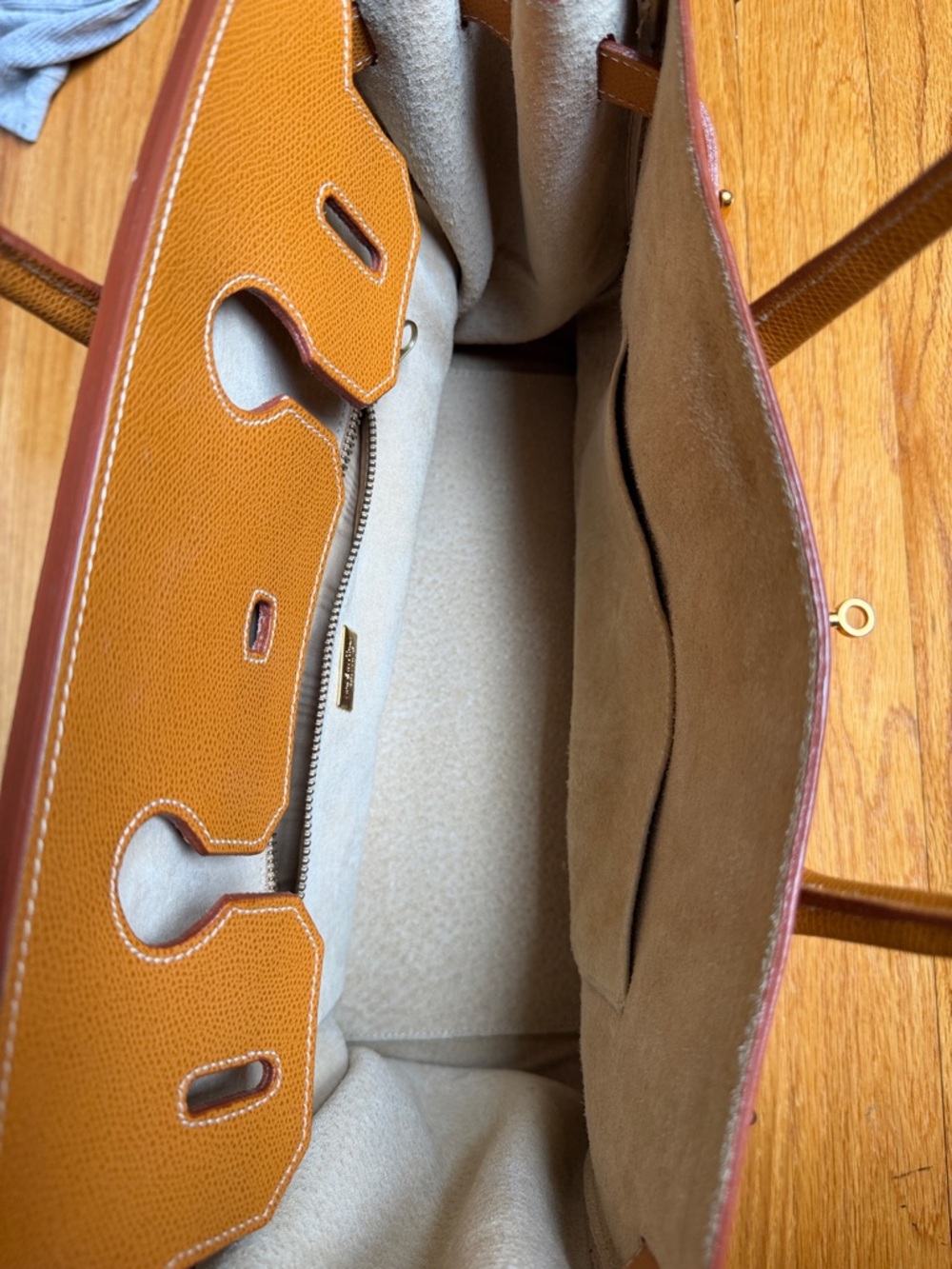 Classic Tan Leather Structured Tote Bag - Picture 7 of 8